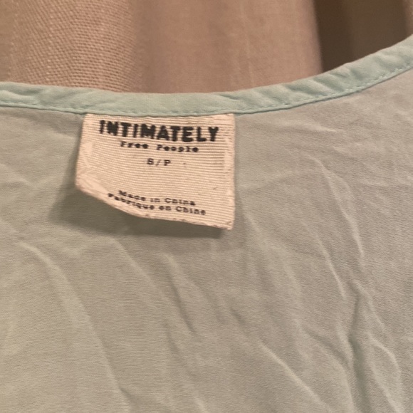 2 tiny stains front not noticeable when wearing - Picture 4 of 5